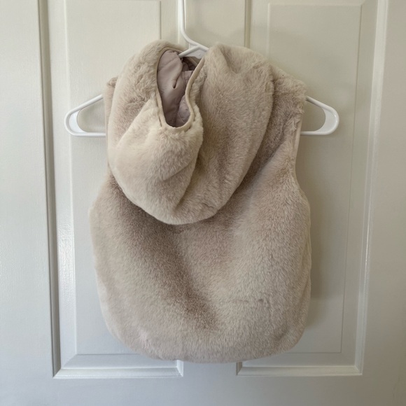 Zara toddler girls reversible faux fur vest - Picture 2 of 7